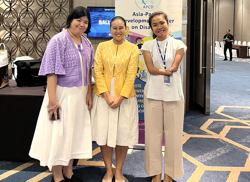 Ms. Supaanong Panyasirimongkol, Networking and Collaboration Officer and Ms. Siriporn Praserdchat, Logistics, both Community Development Department, APCD took a shot with TICA staff, event organizer. 