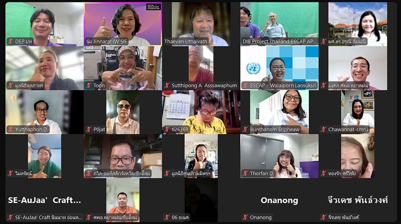 Group photo with meeting participants from the North region on May 29.