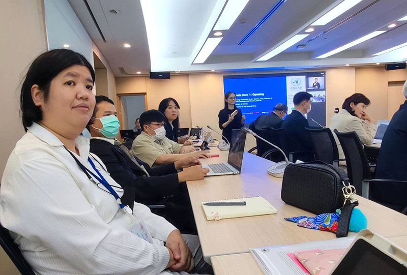 Mr. Watcharapol Chuengcharoen, Chief of Networking & Collaboration and Ms. Supaanong Panyasirimongkol, Networking & Collaboration Officer also attended the session.