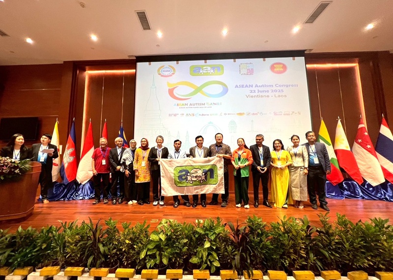 Chairmanship was handover from Mr. Syvang Xayyavong, President of Association for Autism (AfA), Lao PDR to Mr. Chan Sarin, Chairman of Cambodia Autism Network (CAN), Cambodia as a new AAN Chairman for year 2025-2027.