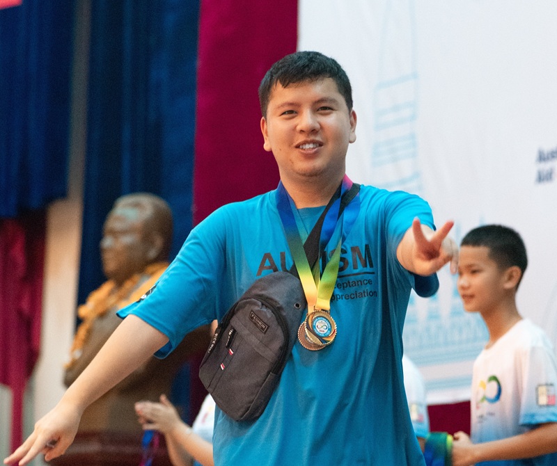 : The athletes with autism represented Cambodia, Indonesia, Lao PDR, Malaysia, Philippines, Thailand and Vietnam competed the inclusive sport games, included Mr. Chayoot Homdee, staff with Autism from APCD. 