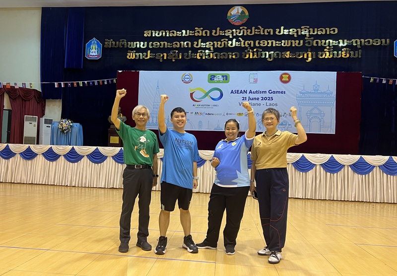 Representatives from APCD and Autistic Thai Foundation raised their hands up, symbolizing the empower of persons with autism participated in sports