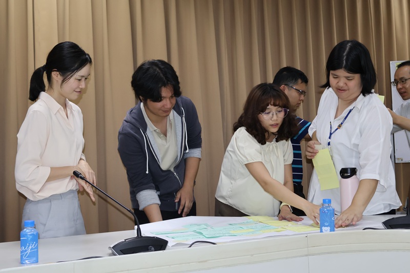 Participants engage the workshop actively and they had the lively discussion.