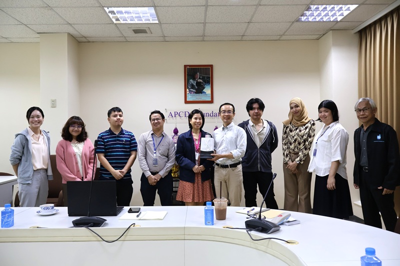 Dr. Nantanoot Suwannawut represented DEP and APCD expressed their sincere appreciation to Mr. Yoshio for facilitating the session. The participants gathered a group photo following the end of the workshop. 