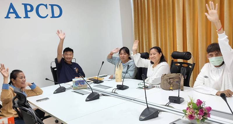 สมาชิกกลุ่มดาวเรืองร่วมระดมสมองกิจกรรมทัศนศึกษา กิจกรรมจัดหารายได้ และกิจกรรมจิตอาสาชุมชนเพื่อส่งเสริมแนวคิดสามเหลี่ยมความร่วมมือ