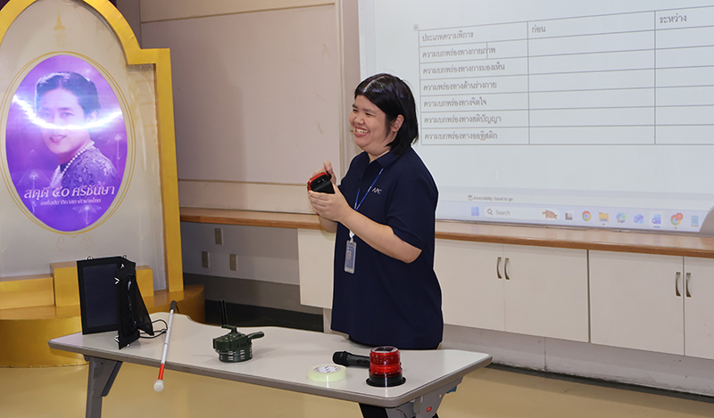 Photo 6: Ms. Supaanong Panyasirimongkol demonstrated the DIDRR Tools.