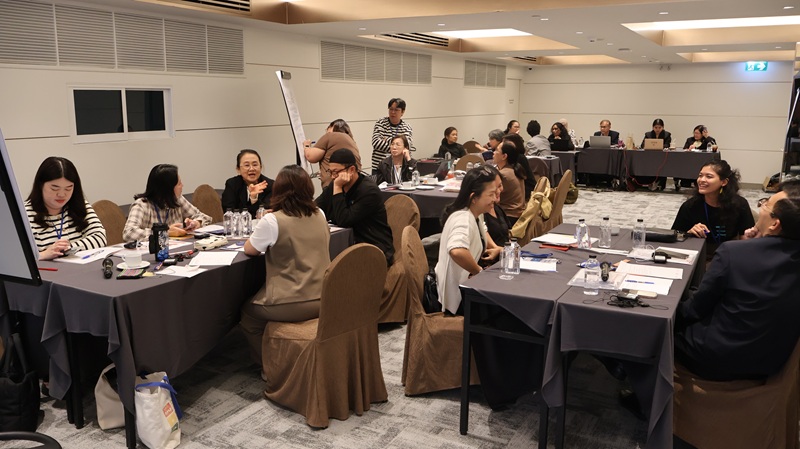 Photo 4: Participants engage in group discussions to exchange experiences and explore practical approaches to Job Coaching.