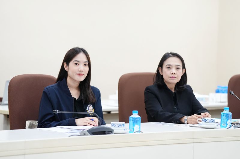 Picture 4: The participants from the Department of Employment, Ministry of Labour, actively exchanged ideas and shared recommendations from the Ministry's perspective during the meeting.