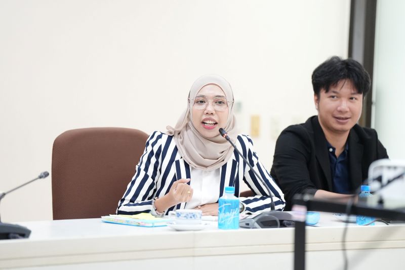 Picture 6: Ms. Prim Kaewpradub, International Relations Officer at the Department of Empowerment of Persons with Disabilities (DEP) and a member of the DIEB Project team, facilitated the meeting and encouraged active participation through discussion and knowledge sharing.