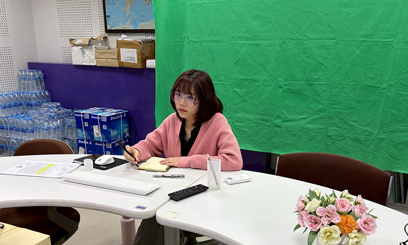 นางสาวทอฝัน เดชาชัยนิมิต ผู้แทนจากศพอ. เข้าร่วมการประชุมออนไลน์ในการประชุมชี้แจงวาระปีอาสาสมัครไทยเพื่อการพัฒนาที่ยั่งยืน (IVY 2026) ซึ่งจัดโดยกรมพัฒนาสังคมและสวัสดิการ กระทรวงการพัฒนาสังคมและความมั่นคงของมนุษย์