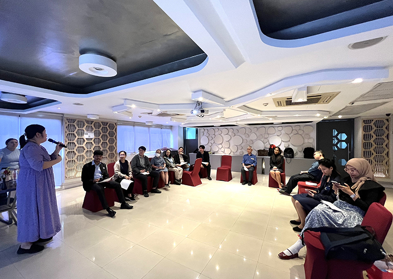 นางสาวศุภอนงค์ ปัญญาสิริมงคล ดำเนินในส่วนของเคล็ดลับในการทดสอบ MBTI