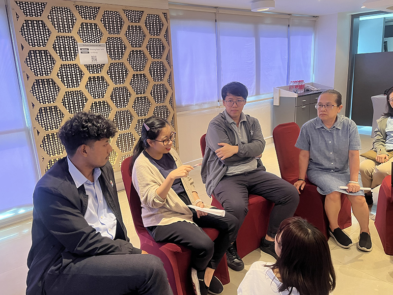 เจ้าหน้าที่ ศพอ. จากฝ่ายอำนวยการ และฝ่ายการจัดการความรู้และข้อมูล เข้าร่วมในการอบรมครั้งนี้อย่างขันแข็ง