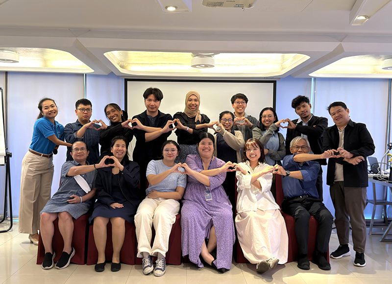 ภาพถ่ายหมู่ผู้เข้าร่วมการอบรมโดยมีเจ้าหน้าที่ พก. และ ศพอ. พร้อมด้วยวิทยากร