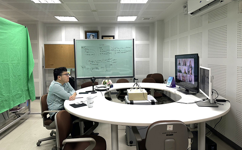 นายชยุต หอมดี ถอดบทเรียนเกี่ยวกับปัญหาอุปสรรคในการเข้าถึงบริการด้านสุขภาพ