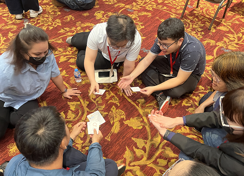 นายชยุต หอมดี ได้ร่วมกิจกรรมเล่นเกมส์ในกลุ่มเพื่อเรียนรู้ในการรับมือกับเหตุการณ์เลือกปฏิบัติ