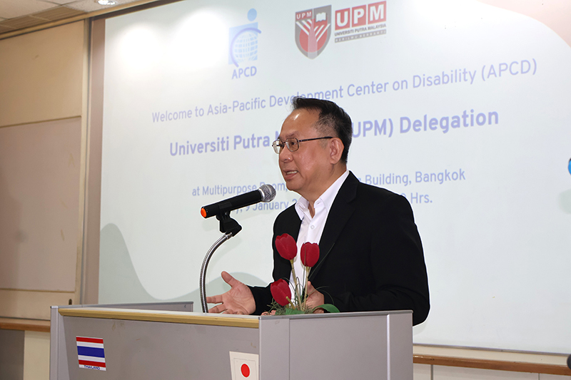 นายพิรุณ ลายสมิต ผู้อำนวยการบริหาร ศพอ. กล่าวต้อนรับคณะศึกษาดูงานด้วยสาระและข้อคิดสำคัญ 