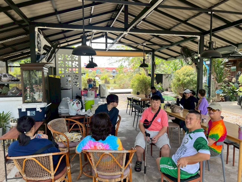 Participants actively shared feedback and strategic recommendations. ผู้เข้าร่วมแบ่งปันข้อคิดเห็นและข้อเสนอแนะเชิงกลยุทธ์อย่างกระตือรือร้น