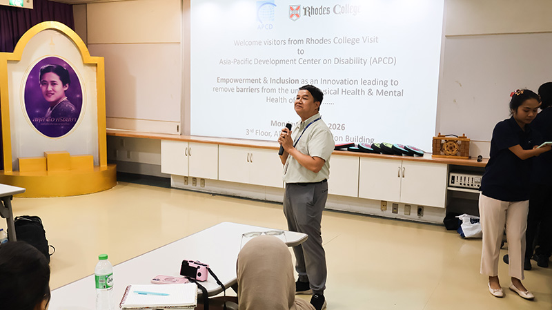 Picture 4: Mr. Watcharapol Chuengcharoen, Chief of Networking and Collaboration, gave a presentation on APCD’s key activities.