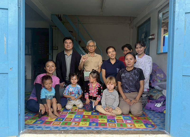 องค์กรพันธมิตรทั้งสามได้ไปเยี่ยมชม ศูนย์เด็กเล็กก่อนวัยเรียน ของ DBF ที่ร่วมสนับสนุนพัฒนาการเด็กในชุมชนชนเผ่าปกาเกอะญอ (Karen)