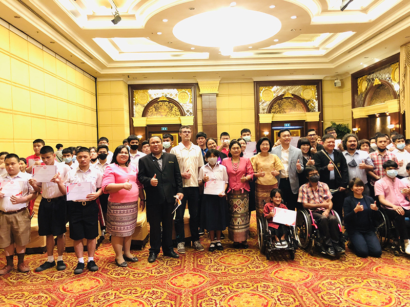 Group photo of participants, working group committee, referees and organizers