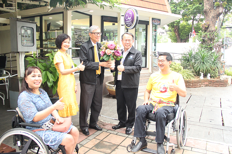 Dr. Tej Bunnag and Ms. Kulvadee Siribhadra, Director, Office of Foundation Board, Bangkok Pattana Foundation congratulated all APCD management teams and their staff for this successful project.