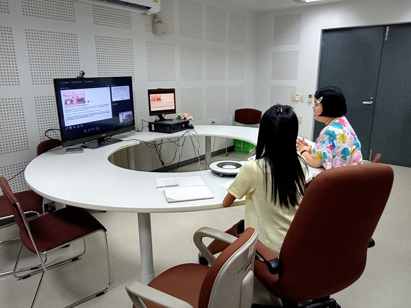 Ms. Supaanong Panyasirimongkol, Networking & Collaboration Officer, presented APCD background, regional activities on disability development and APCD experiences with several international interns as well as past volunteers during the orientation.