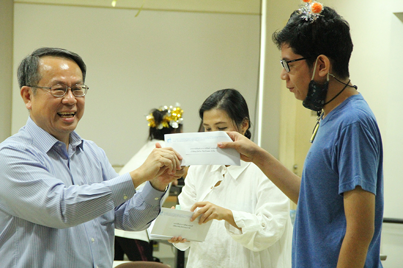 A pocket money was given by APCD Executive Director, Mr. Piroon Laismit to a 60+Plus staff who was lucky in party game. 