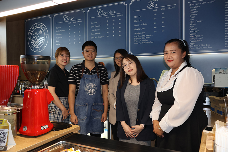 เจ้าหน้าที่สถานเอกอัครราชทูตญี่ปุ่นเยือน APCD เพื่อศึกษาการจ้างงานและสิ่งอำนวยความสะดวกสำหรับคนพิการ