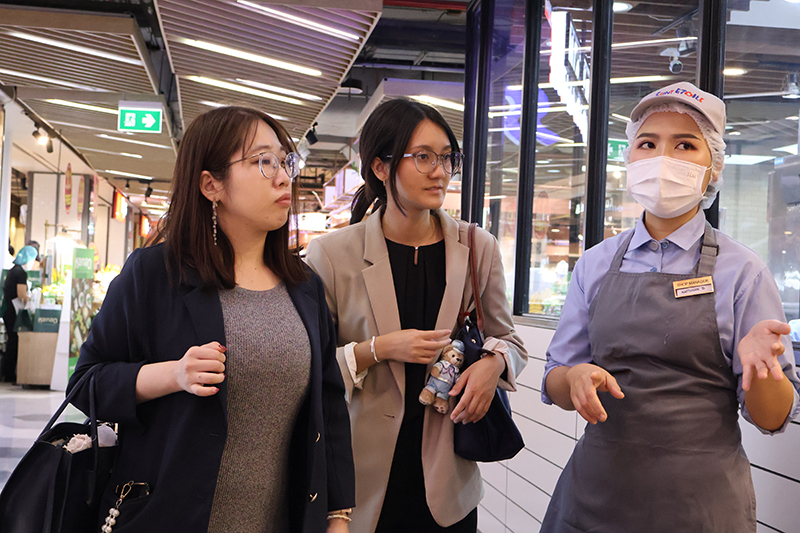 เจ้าหน้าที่สถานเอกอัครราชทูตญี่ปุ่นเยือน APCD เพื่อศึกษาการจ้างงานและสิ่งอำนวยความสะดวกสำหรับคนพิการ