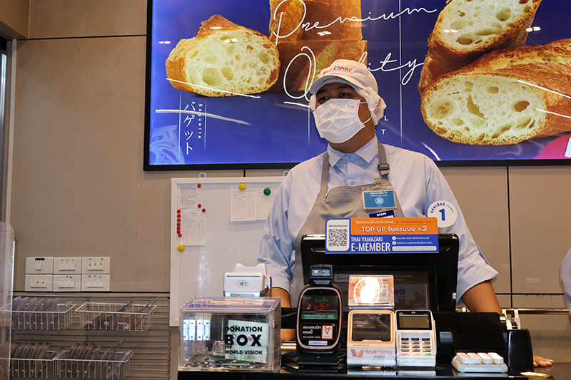 เจ้าหน้าที่สถานเอกอัครราชทูตญี่ปุ่นเยือน APCD เพื่อศึกษาการจ้างงานและสิ่งอำนวยความสะดวกสำหรับคนพิการ