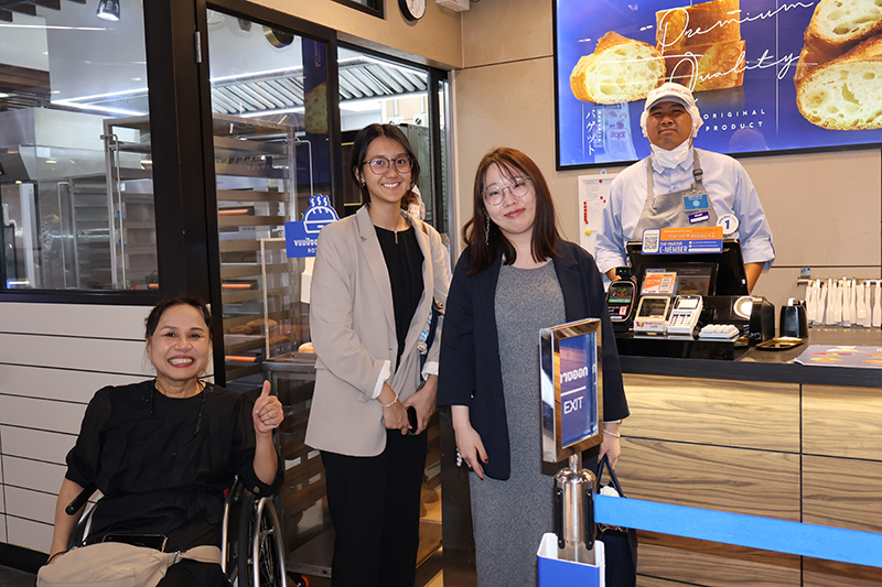 เจ้าหน้าที่สถานเอกอัครราชทูตญี่ปุ่นเยือน APCD เพื่อศึกษาการจ้างงานและสิ่งอำนวยความสะดวกสำหรับคนพิการ