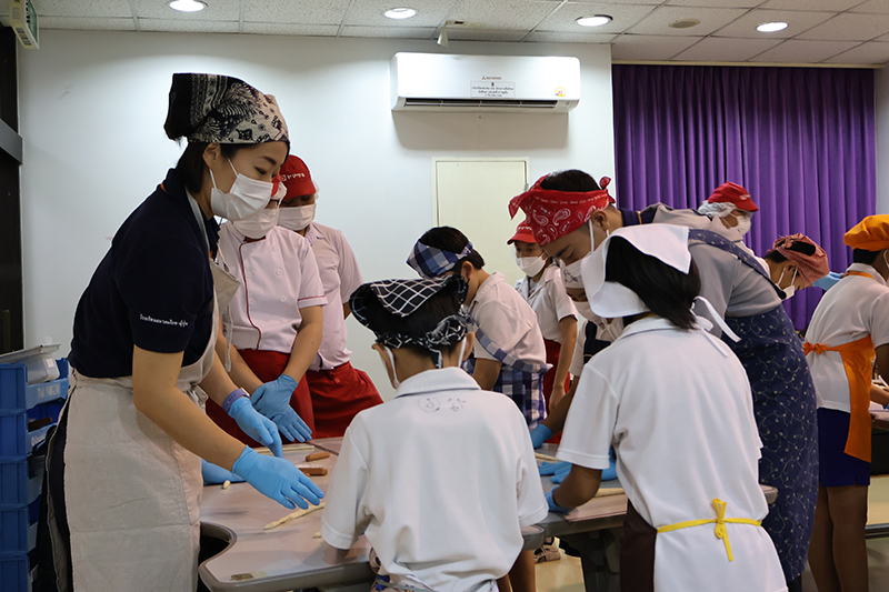 นักเรียนโรงเรียนสมาคมไทย-ญี่ปุ่นเข้าร่วมชั้นเรียนปฏิบัติการส่งเสริมทักษะอาชีพที่ เอพีซีดี