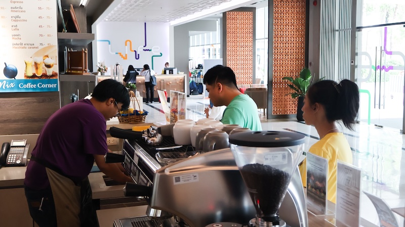 ภาพที่ 2 : ผู้เข้าอบรมฝึกงานในแผนก Receptionist