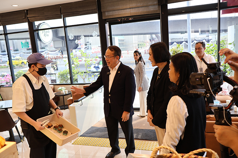 เครือโรงพยาบาลพญาไท–เปาโล เข้าเยี่ยมชม APCD และคาเฟ่ 60+ Plus สนับสนุนการจ้างงานคนพิการอย่างครอบคลุม