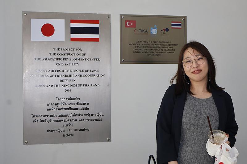 เจ้าหน้าที่สถานเอกอัครราชทูตญี่ปุ่นเยือน APCD เพื่อศึกษาการจ้างงานและสิ่งอำนวยความสะดวกสำหรับคนพิการ