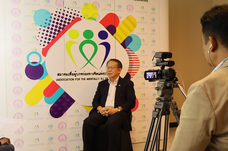 Mr. Piroon Laismit is engaged in a discussion and delivering an interview to share insights on the occasion.