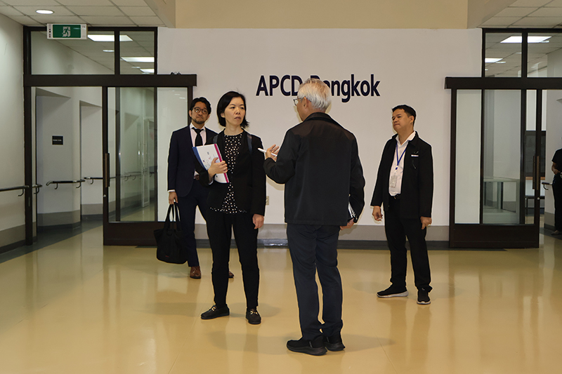 Mr. Piroon Laismit, Executive Director of APCD, received the JICA delegation, which included Ms. Rie Komahashi, newly appointed Senior Representative of JICA Thailand Office, and Mr. Ryoichi Kawabe, outgoing Senior Representative.