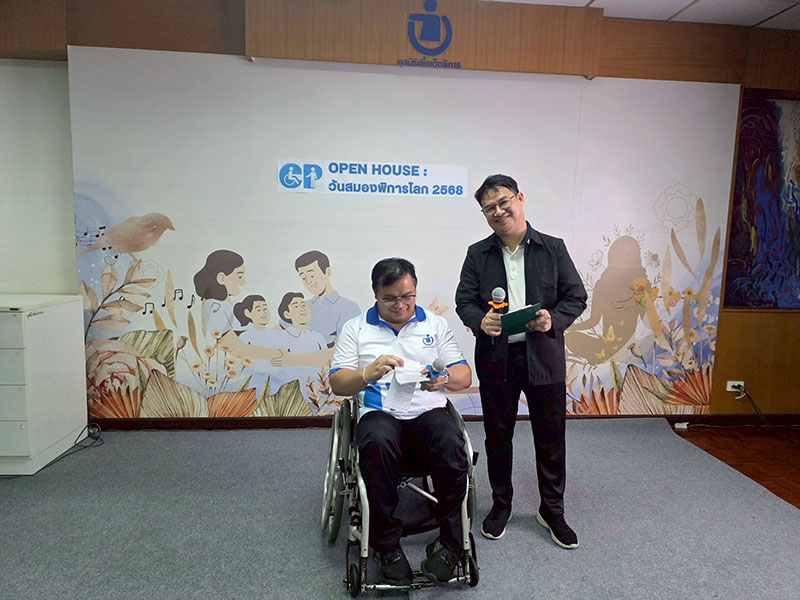 Mr. Watcharapol (Jieb) and Mr. Suriya (Por) act at a cheerful co-Master Ceremony