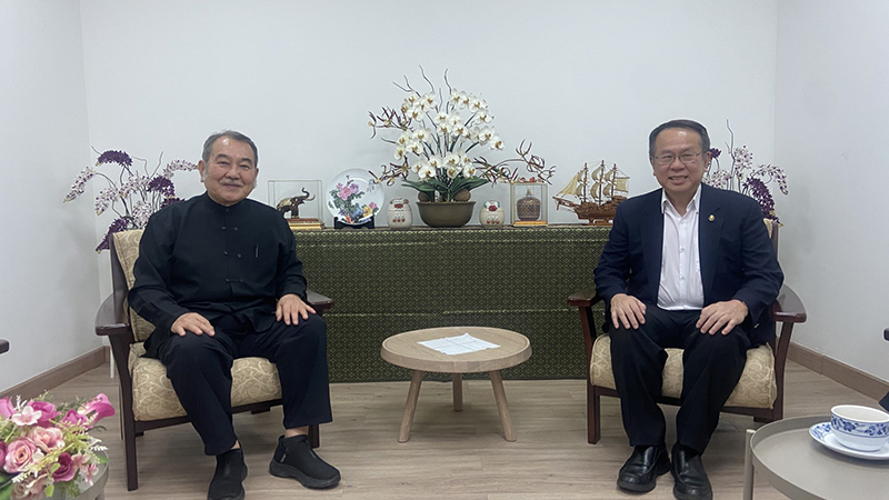 เอะ นิโนมิยะ อดีตผู้อำนวยการบริหาร APCD และคุณมาร์ซี่ นิโนมิยะ เยือน APCD