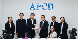 Picture 1: From left to right, Ms. Nuntaporn Sittidetboripat, Mr. SAKUDO Shunsuke, Mr. KOBAYASHI Hiroyuki (left) and Mr. Piroon Laismit (right), both holding a gift together, Mr. Somchai Rungsilp, Ms. Nongnuch Maytarjittipun (seated in a wheelchair in front of Mr. Somchai Rungsilp), and Ms. Siriporn Praserdchat pose for a group photo