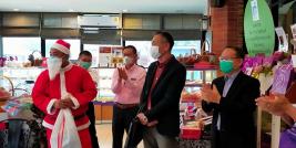 President of THAI YAMAZAKI and team visited APCD 60+ Plus Bakery and Café by Yamazaki project, hosted a Lunch and gave some gifts with Santa for staff with disabilities of APCD 60+ Plus Bakery and Café by Yamazaki at APCD Headquater.