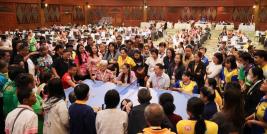 Picture 1: A photo capturing 400 participants from the northern provinces of Thailand joining the event, including persons with psychosocial disabilities, their supporters, and organizers. Persons with psychosocial disabilities also participated in a mini Takkyu Volley (Table Tennis Volleyball) competition.