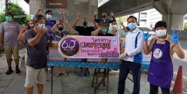 Group photo of APCD staff and deaf community under Rama IX expressway on August 20, 2021.