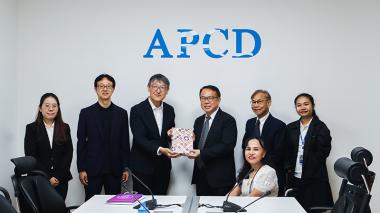 Picture 1: From left to right, Ms. Nuntaporn Sittidetboripat, Mr. SAKUDO Shunsuke, Mr. KOBAYASHI Hiroyuki (left) and Mr. Piroon Laismit (right), both holding a gift together, Mr. Somchai Rungsilp, Ms. Nongnuch Maytarjittipun (seated in a wheelchair in front of Mr. Somchai Rungsilp), and Ms. Siriporn Praserdchat pose for a group photo