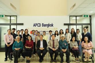 A group photo was taken with the JICA Alumni Association of Thailand (JAAT) and APCD staff. 