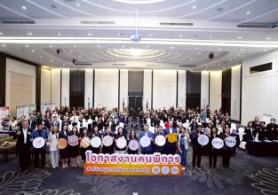 A group picture of stakeholders.