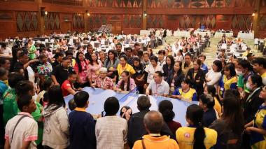 Picture 1: A photo capturing 400 participants from the northern provinces of Thailand joining the event, including persons with psychosocial disabilities, their supporters, and organizers. Persons with psychosocial disabilities also participated in a mini Takkyu Volley (Table Tennis Volleyball) competition.