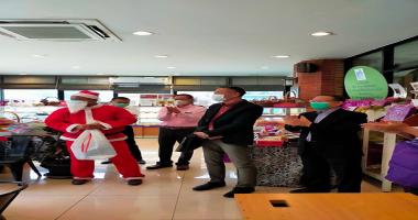 President of THAI YAMAZAKI and team visited APCD 60+ Plus Bakery and Café by Yamazaki project, hosted a Lunch and gave some gifts with Santa for staff with disabilities of APCD 60+ Plus Bakery and Café by Yamazaki at APCD Headquater.