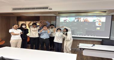 ภาพถ่ายหมู่ระหว่างวิทยากร อาจารย์ และนักศึกษา