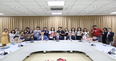 A group of students from Thammasat University with Foreign Lecturer Kevin Cook, Mr. Piroon Laismit, APCD Executive Director and APCD staff. 